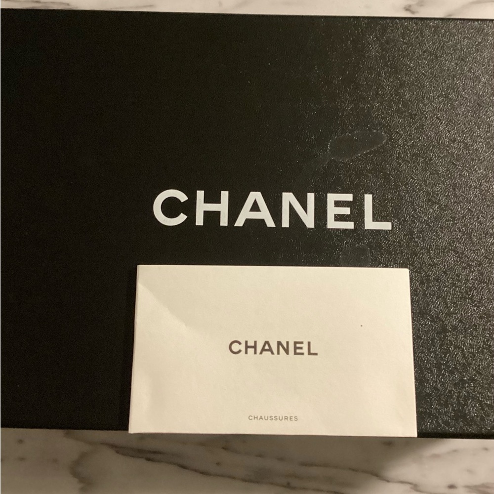 💯% Authentic CHANEL Monogram Black and White Espadrilles - Picture 10 of 10